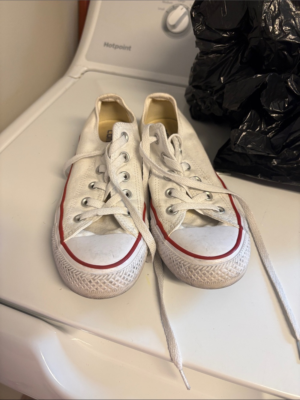Converses - Picture 3 of 9